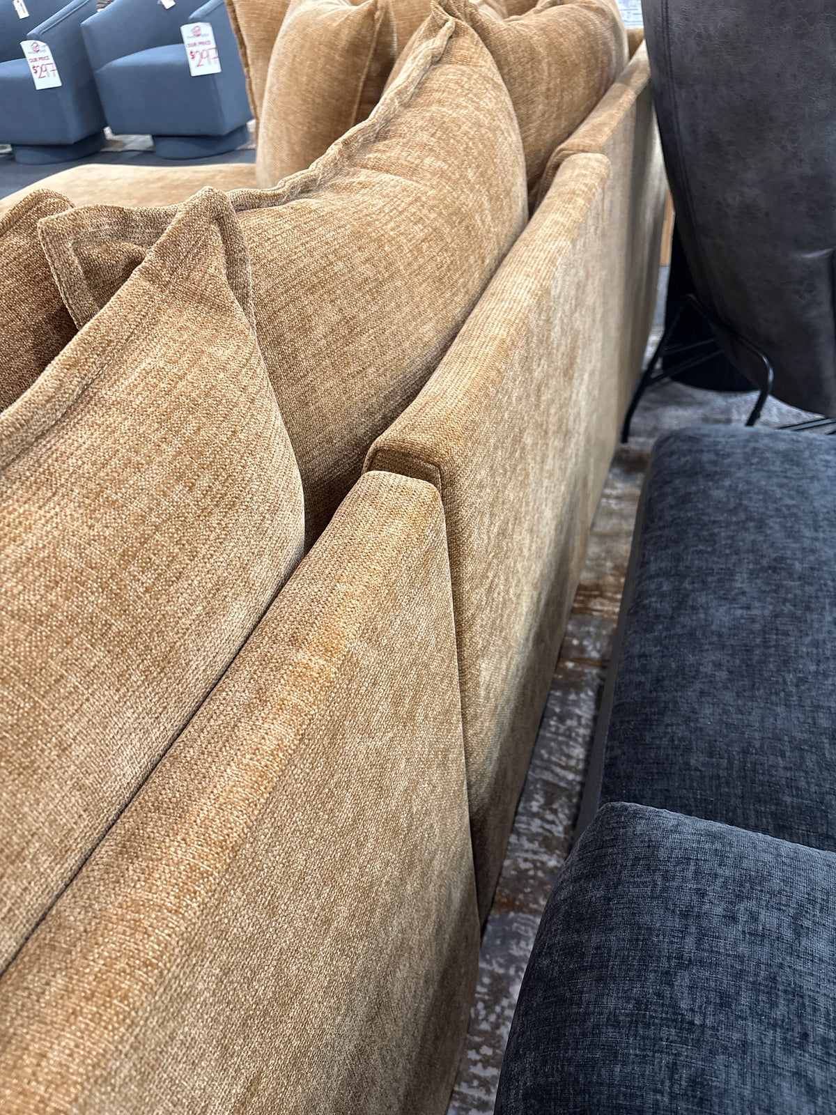 Dino Sofa/Chaise