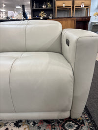 Foggy Sectional In Cream 9005