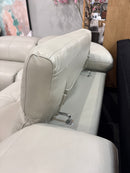 Foggy Sectional In Cream 9005