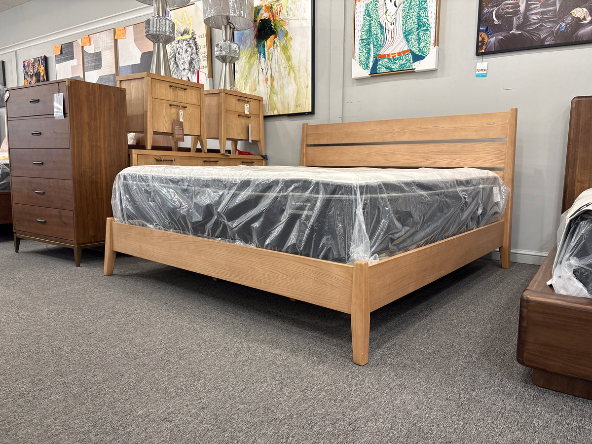 King Sumire Wood Panel Bed