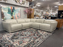 Foggy Sectional In Cream 9005