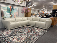 Foggy Sectional In Cream 9005