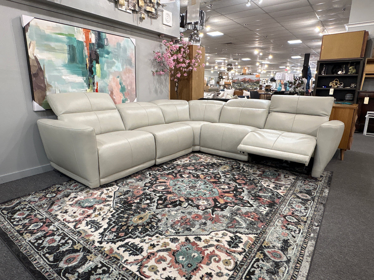 Foggy Sectional In Cream 9005
