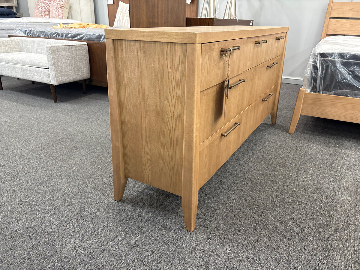 Sumire 7 Drawer Dresser