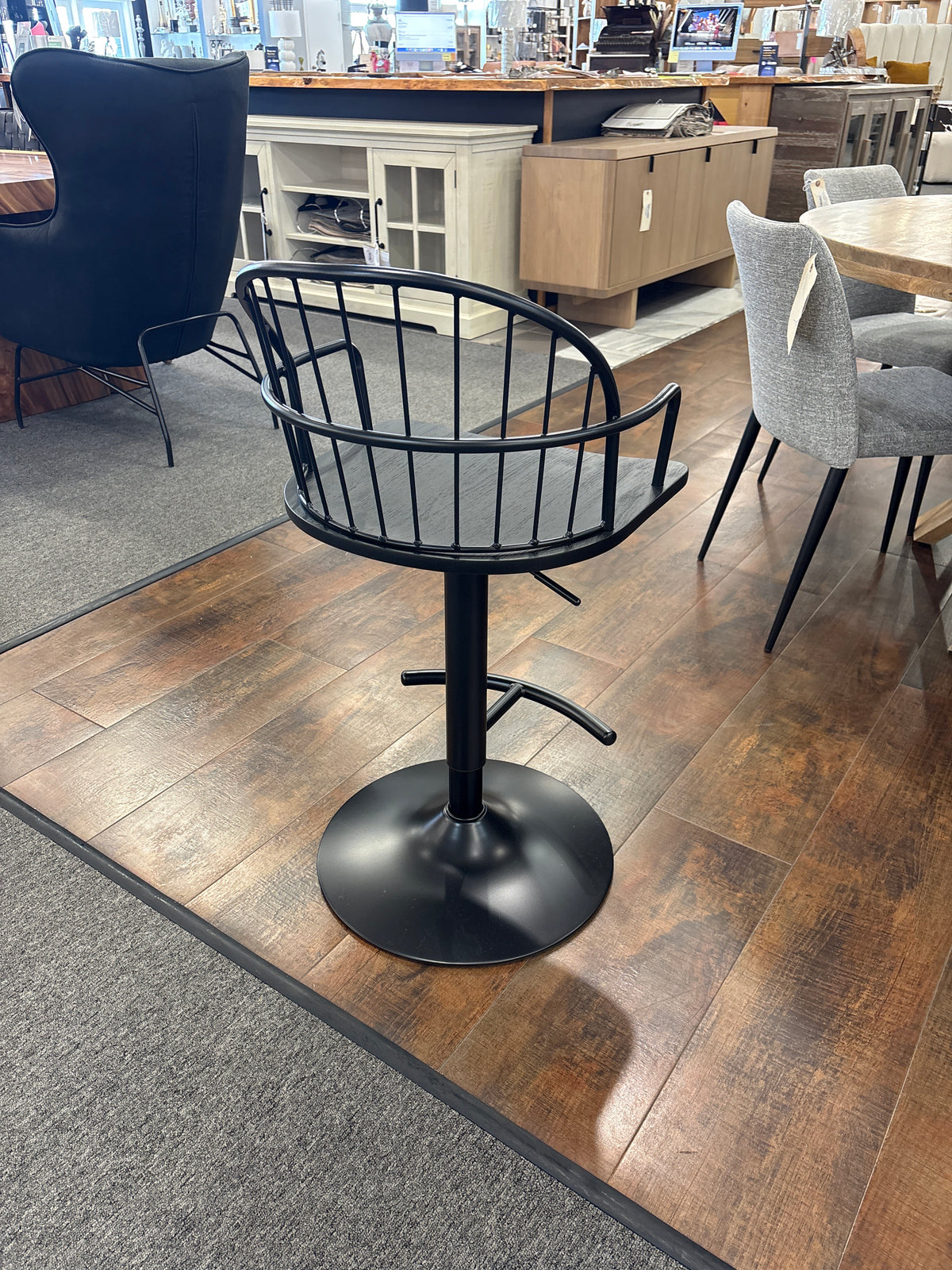 Edward Ajustable Swivel Barstool