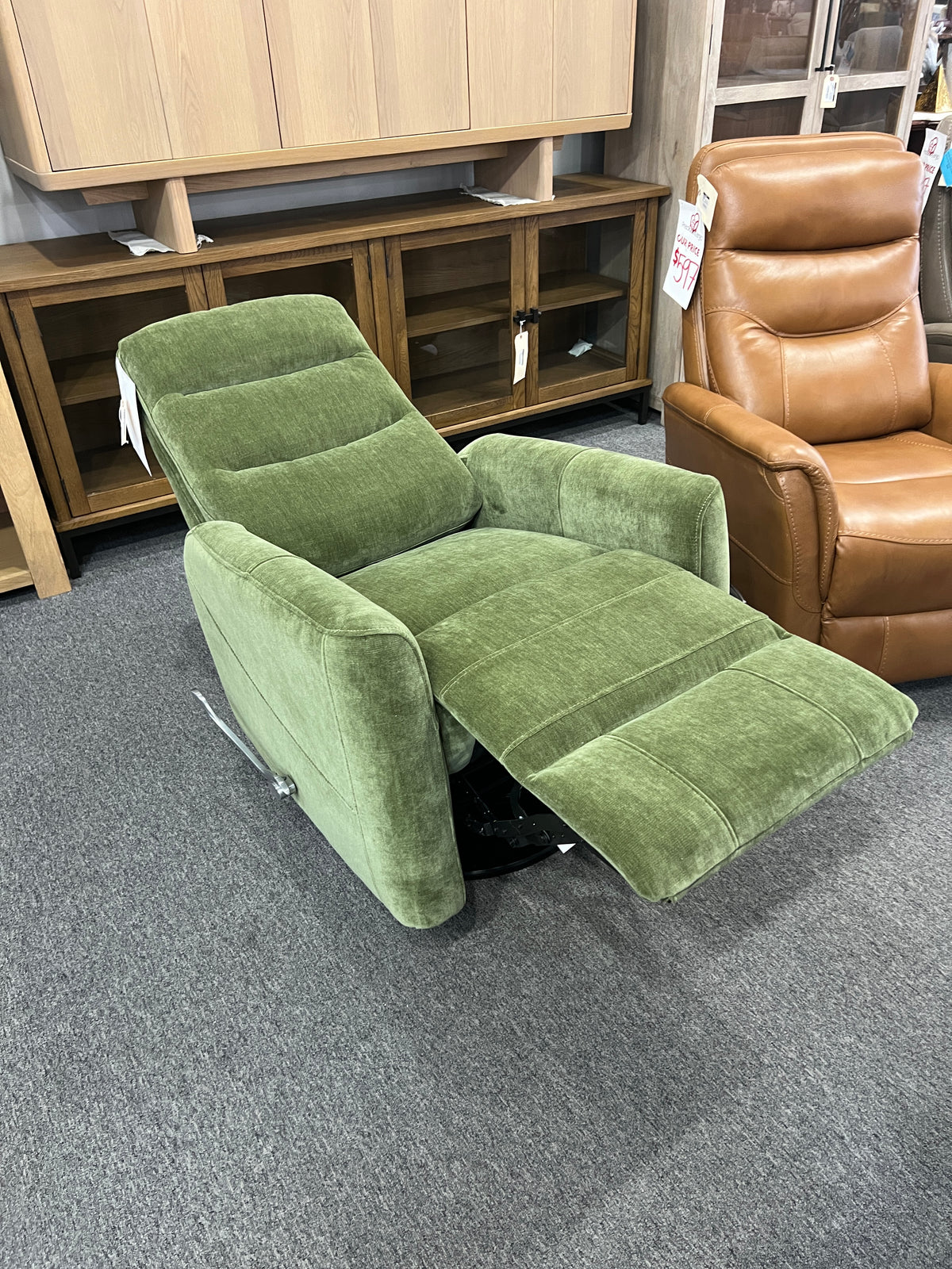 Zayne Manual Swivel Recliner