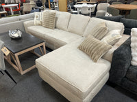 Palo Alto 2-Piece Sectional with Chaise