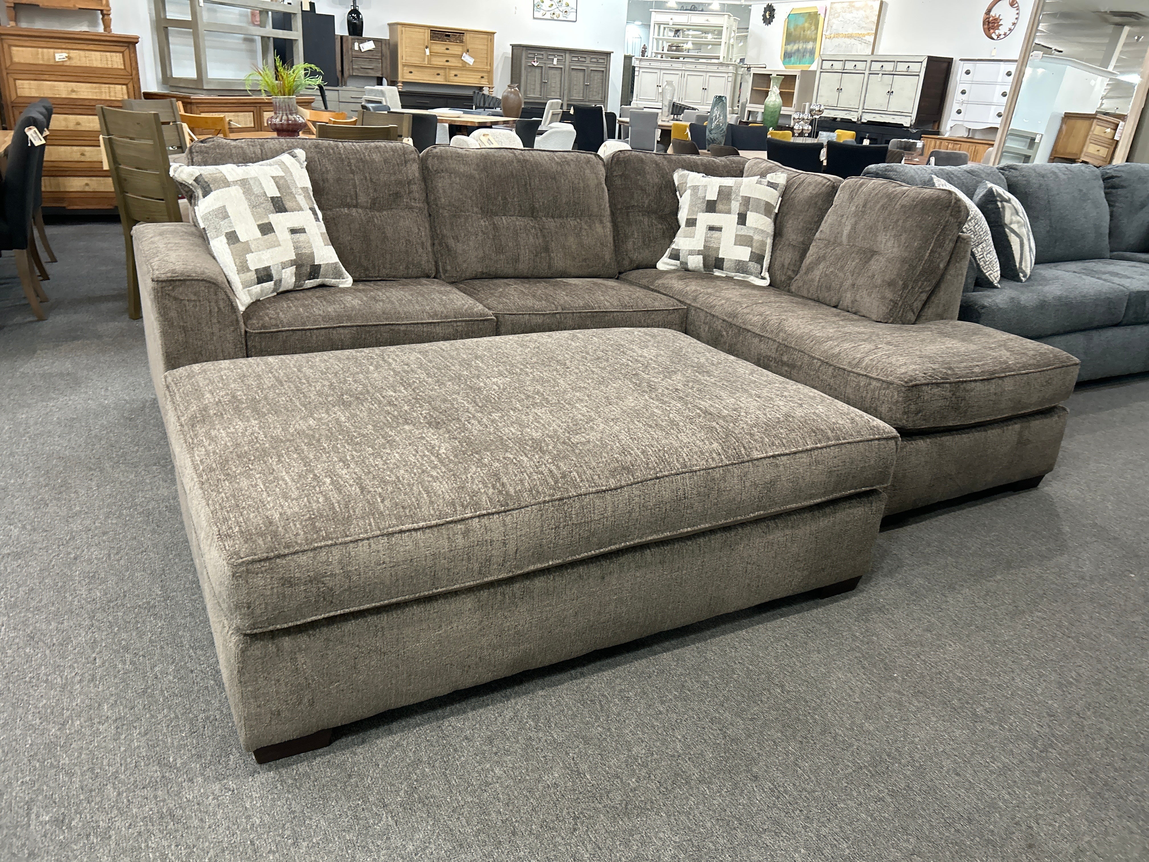 Peak Living Thiesson Java Right-Arm Facing Chaise